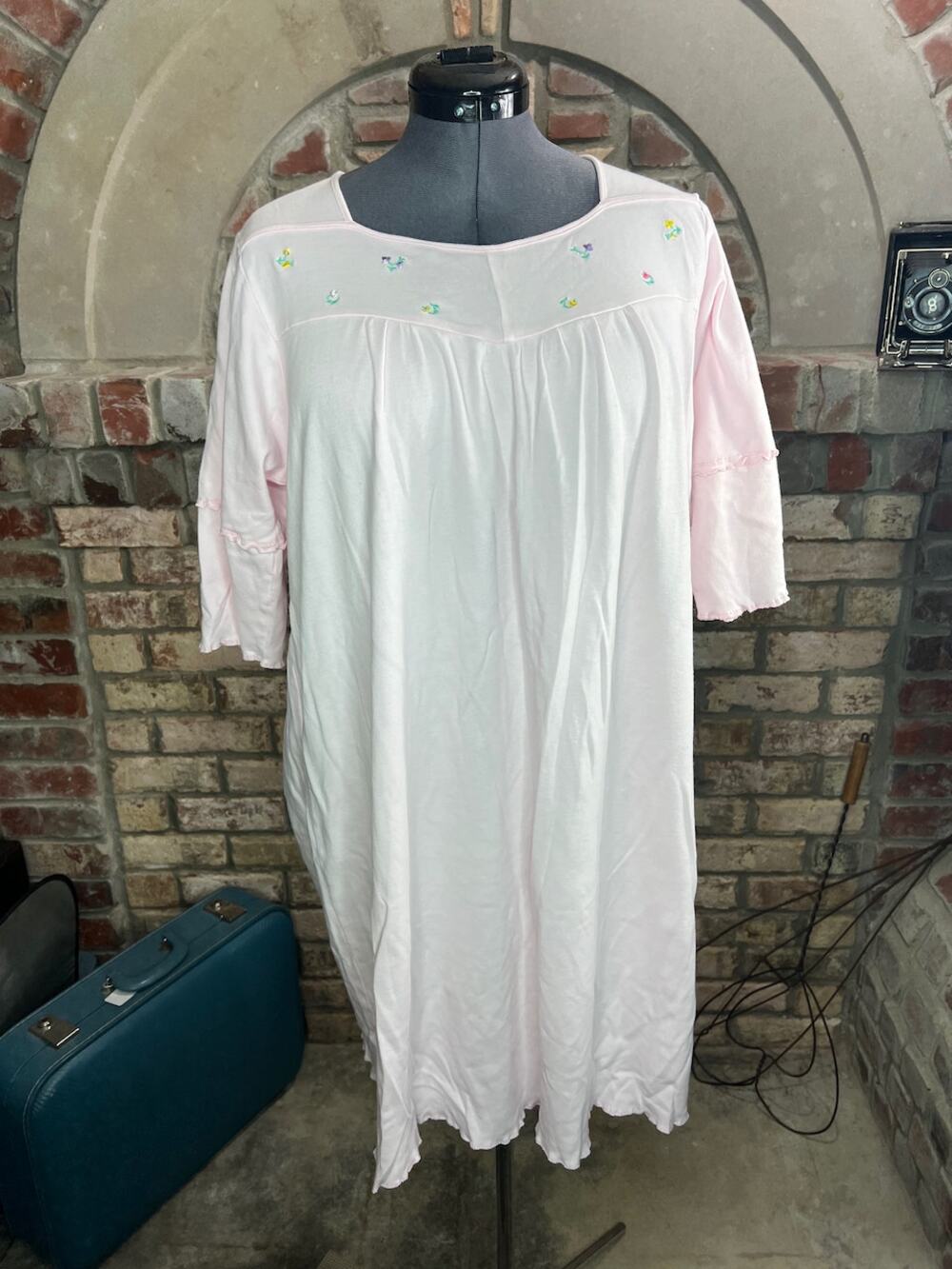 Norm thompson nightgown jersey knit pink floral  knee length